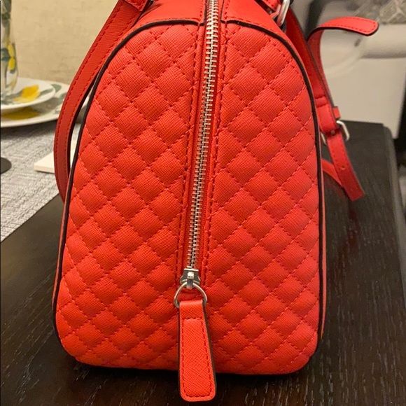 Guess Handbag “Authentic” - Picture 3 of 6